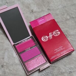 ONE/SIZE Cheek Clapper Trio Blush Palette — Bright Pink Trio